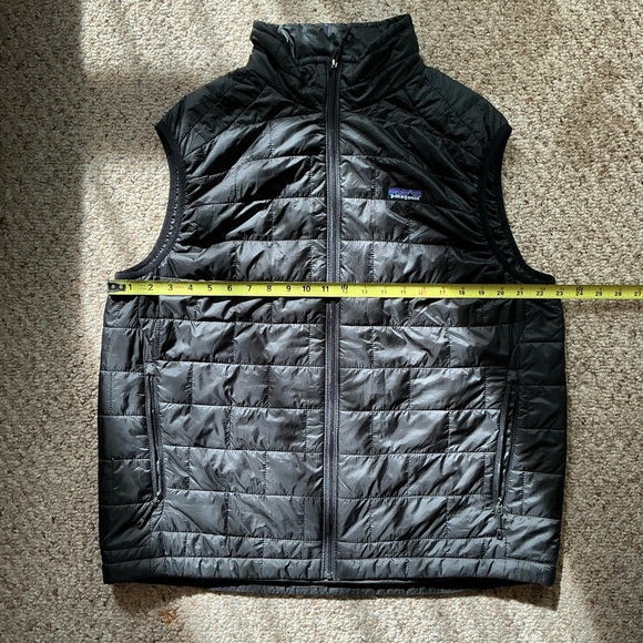 Patagonia Men’s Black Large Down Vest - Picture 6 of 6
